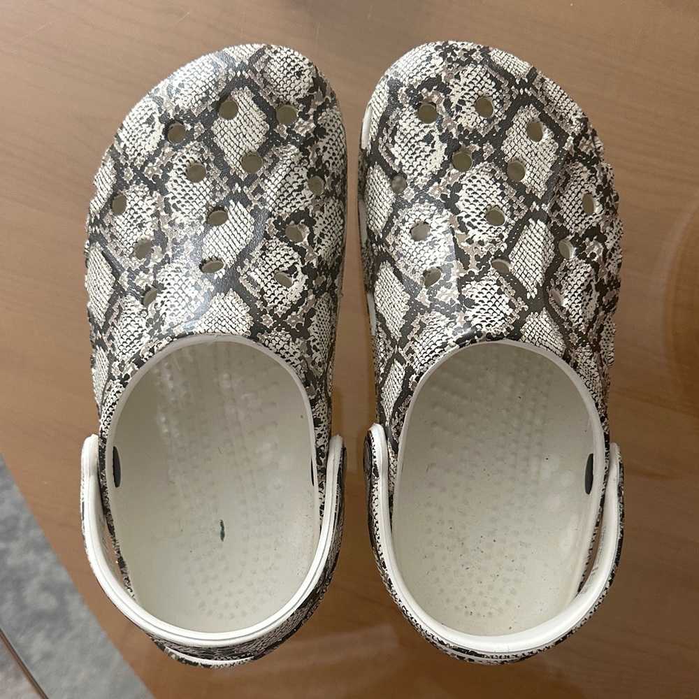 CROCS Snakeskin Print size 6 woman